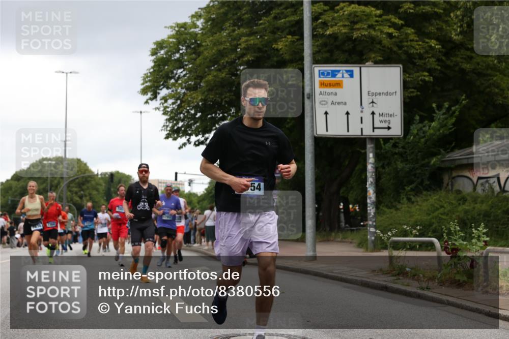 29.06.2025 - hella hamburg halbmarathon Yannick Fuchs http://msf.ph/oto/8380556 29.06.2025 10:54:46 20KM 1364, 1414, 1653, 2322, 2323, 3698, 5602, 5603, 6033, 6201, 6309, 6487, 6754, 6757, 6921, 7006, 7065, 7306, 7636, 7759, 7761, 8191, 8421, 8422, 8662, 8923, 9020, 9021, 10534, 10576, 11623, 11702, 11753, 11782, 11937, 12491, 13459, 13589, 14429, 15269, 16621, 17226, 17899, 17952, 18029, 18063, 18757, 19117, 19146, 19242, 19246 meine-sportfotos.de