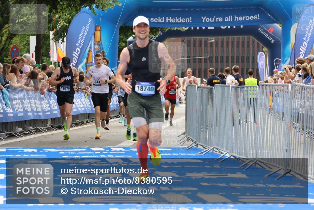 29.06.2025 - hella hamburg halbmarathon Strokosch-Dieckow http://msf.ph/oto/8380595 29.06.2025 10:24:43 Ziel 1241, 1271, 2892, 7142, 11678, 13872, 18740 meine-sportfotos.de