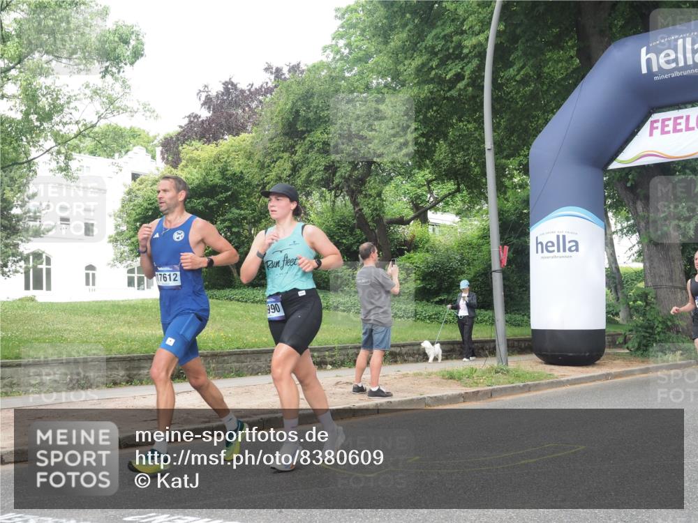 29.06.2025 - hella hamburg halbmarathon KatJ http://msf.ph/oto/8380609 29.06.2025 10:25:05 Zwischen KM18-KM19 2774, 4062, 6990 meine-sportfotos.de