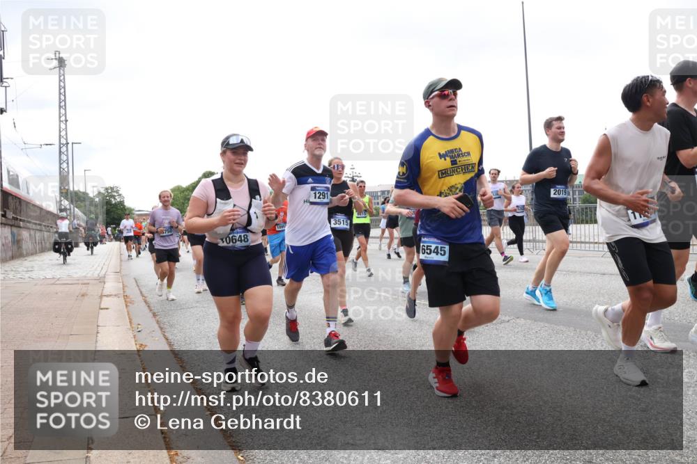 29.06.2025 - hella hamburg halbmarathon Lena Gebhardt http://msf.ph/oto/8380611 29.06.2025 10:40:15 Lombardsbrücke 750, 30648, 1, 10953, 1291, 3515, 8615, 6545, 2019, 1018, 1037, 1058, 1076, 1291, 1586, 1691, 1899, 2019, 2109, 2254, 2313, 2515, 2572, 2762, 2763, 2866, 2888, 3046, 3237, 3293, 3295, 3515, 3607, 3808, 3810, 3882, 3883, 3884, 4173, 4271, 4471, 4756, 5059, 5113, 5229, 5263, 5351, 5352, 5654, 5702, 5877, 5901, 5975, 6076, 6097, 6229, 6278, 6363, 6463, 6548, 6673, 6698, 6750, 6866, 6876, 6890, 6920, 7045, 7108, 7174, 7455, 7456, 7675, 7850, 8107, 8307, 8391, 8612 meine-sportfotos.de