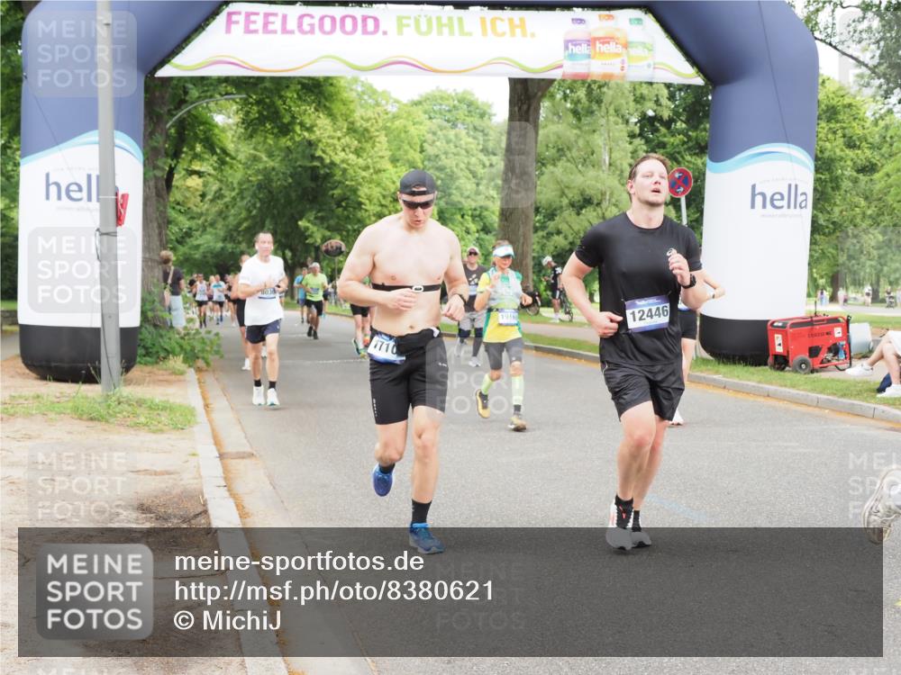 29.06.2025 - hella hamburg halbmarathon MichiJ http://msf.ph/oto/8380621 29.06.2025 10:46:16 Zwischen KM18-KM19 2780, 6220, 7065, 8585, 10488, 12206, 12261, 12446, 13847, 15232, 15284, 17503, 19160 meine-sportfotos.de