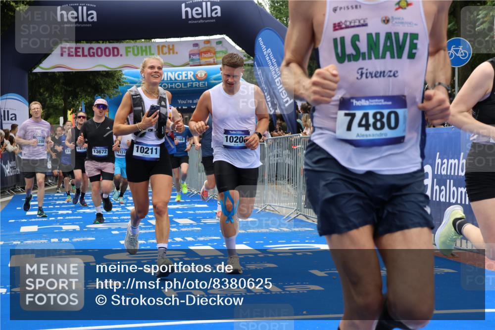 29.06.2025 - hella hamburg halbmarathon Strokosch-Dieckow http://msf.ph/oto/8380625 29.06.2025 10:47:13 Ziel 2623, 2864, 4093, 5024, 6134, 6168, 6203, 6373, 6716, 7480, 7908, 10208, 10211, 11518, 12579, 13007, 13672, 13782, 14722, 15611, 15684, 16286, 17718, 17915, 18856 meine-sportfotos.de