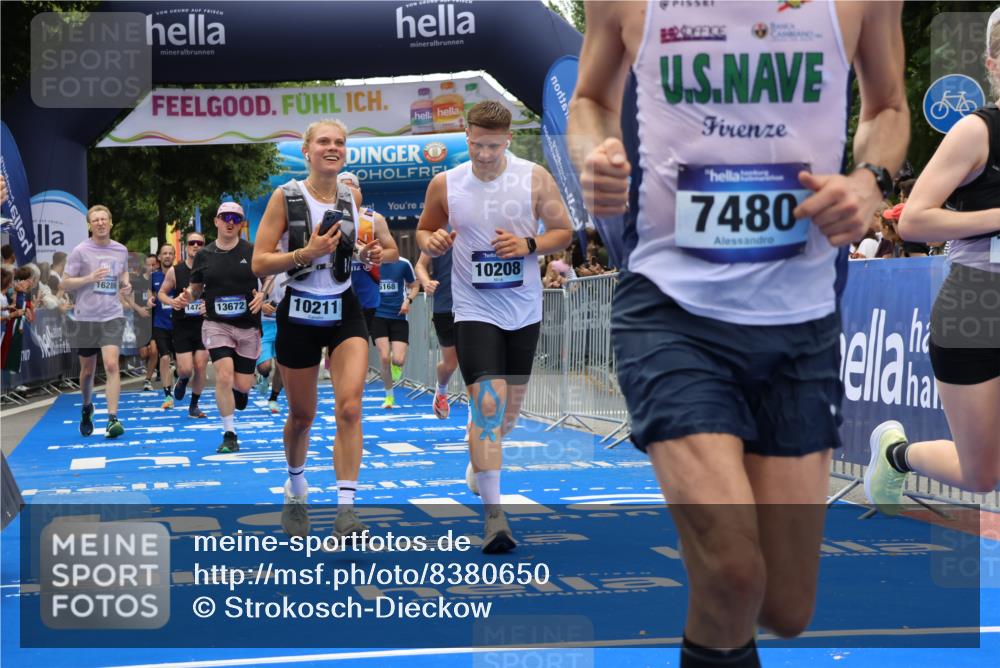 29.06.2025 - hella hamburg halbmarathon Strokosch-Dieckow http://msf.ph/oto/8380650 29.06.2025 10:47:13 Ziel 2623, 2864, 4093, 5024, 6134, 6168, 6203, 6373, 6716, 7480, 7908, 10208, 10211, 11518, 12579, 13007, 13672, 13782, 14722, 15611, 15684, 16286, 17718, 17915, 18856 meine-sportfotos.de