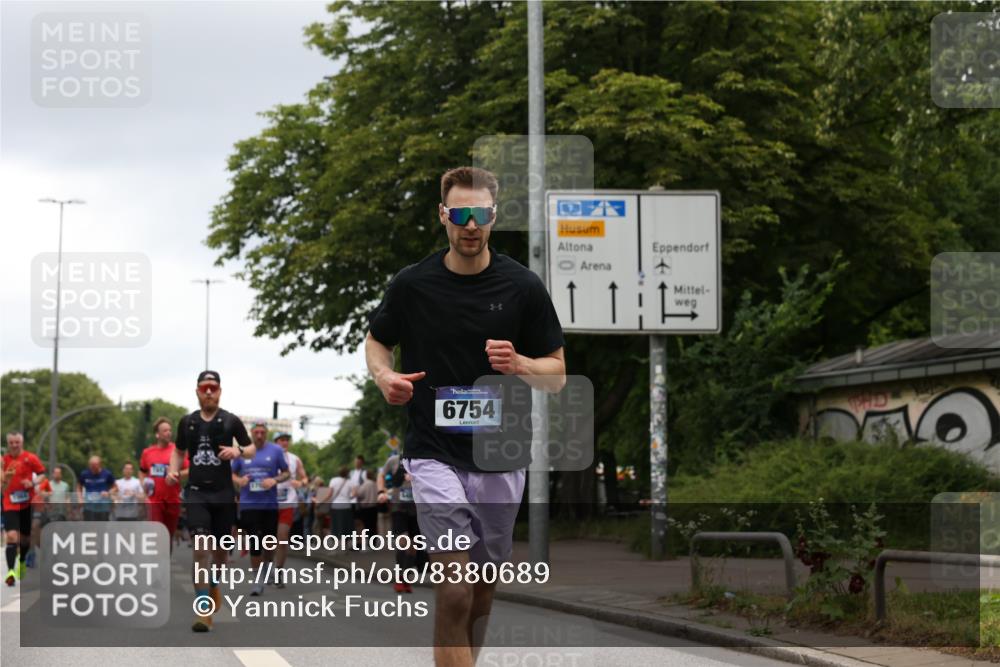 29.06.2025 - hella hamburg halbmarathon Yannick Fuchs http://msf.ph/oto/8380689 29.06.2025 10:54:46 20KM 1364, 1414, 1653, 2322, 2323, 3698, 5602, 5603, 6033, 6201, 6309, 6487, 6754, 6757, 6921, 7006, 7065, 7306, 7636, 7759, 7761, 8191, 8421, 8422, 8662, 8923, 9020, 9021, 10534, 10576, 11623, 11702, 11753, 11782, 11937, 12491, 13459, 13589, 14429, 15269, 16621, 17226, 17899, 17952, 18029, 18063, 18757, 19117, 19146, 19242, 19246 meine-sportfotos.de