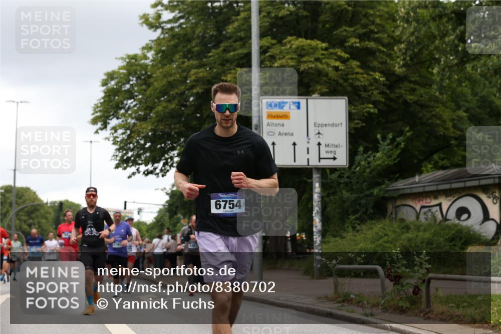 29.06.2025 - hella hamburg halbmarathon Yannick Fuchs http://msf.ph/oto/8380702 29.06.2025 10:54:46 20KM 1364, 1414, 1653, 2322, 2323, 3698, 5602, 5603, 6033, 6201, 6309, 6487, 6754, 6757, 6921, 7006, 7065, 7306, 7636, 7759, 7761, 8191, 8421, 8422, 8662, 8923, 9020, 9021, 10534, 10576, 11623, 11702, 11753, 11782, 11937, 12491, 13459, 13589, 14429, 15269, 16621, 17226, 17899, 17952, 18029, 18063, 18757, 19117, 19146, 19242, 19246 meine-sportfotos.de
