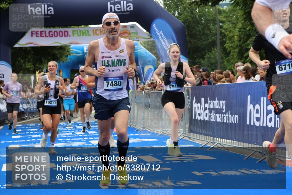 29.06.2025 - hella hamburg halbmarathon Strokosch-Dieckow http://msf.ph/oto/8380712 29.06.2025 10:47:12 Ziel 2623, 4093, 5024, 6134, 6168, 6203, 6373, 6716, 7480, 7908, 10208, 10211, 11518, 12579, 13007, 13672, 14722, 15684, 16286, 17718, 17915, 18856 meine-sportfotos.de