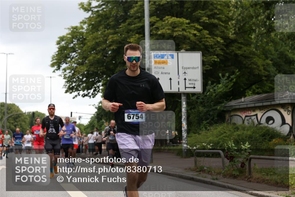 29.06.2025 - hella hamburg halbmarathon Yannick Fuchs http://msf.ph/oto/8380713 29.06.2025 10:54:47 20KM 1188, 1364, 1414, 1453, 1653, 2322, 2323, 3698, 5602, 5603, 6033, 6201, 6309, 6487, 6754, 6757, 6921, 7006, 7065, 7306, 7636, 7759, 7761, 8421, 8422, 8662, 8923, 9020, 9021, 10534, 11623, 11702, 11782, 11937, 12491, 13459, 13516, 13589, 14429, 15269, 16621, 17226, 17899, 17952, 18029, 18063, 18757, 19117, 19146, 19242, 19246 meine-sportfotos.de