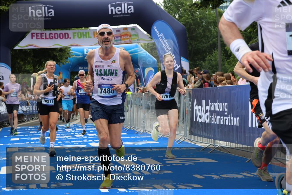 29.06.2025 - hella hamburg halbmarathon Strokosch-Dieckow http://msf.ph/oto/8380760 29.06.2025 10:47:12 Ziel 2623, 4093, 5024, 6134, 6168, 6203, 6373, 6716, 7480, 7908, 10208, 10211, 11518, 12579, 13007, 13672, 14722, 15684, 16286, 17718, 17915, 18856 meine-sportfotos.de