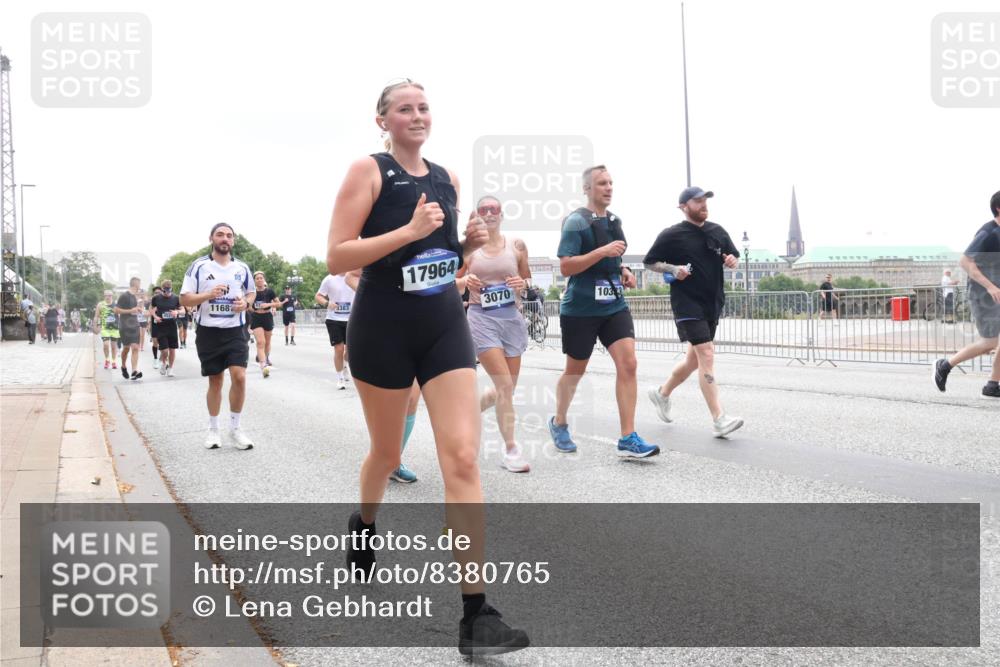 29.06.2025 - hella hamburg halbmarathon Lena Gebhardt http://msf.ph/oto/8380765 29.06.2025 10:49:29 Lombardsbrücke 1168, 17964, 3070, 1033, 1040, 1041, 1525, 1625, 1805, 1888, 2067, 2395, 2466, 2527, 2541, 2668, 2713, 2862, 2927, 2997, 3070, 3086, 3183, 3232, 3253, 3383, 3943, 4403, 4525, 4527, 4589, 4769, 4809, 5076, 5106, 5118, 5463, 5551, 5552, 5694, 6191, 6694, 6979, 6989, 7301, 7305, 7339, 7650, 7679, 7931, 7936, 8549, 9162, 9245, 9261, 9341, 9359, 10033, 10038, 10130, 10333, 10403, 10479, 10704, 10782, 10785, 11031, 11192, 11558, 11631, 12388, 13764 meine-sportfotos.de