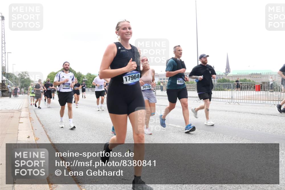 29.06.2025 - hella hamburg halbmarathon Lena Gebhardt http://msf.ph/oto/8380841 29.06.2025 10:49:29 Lombardsbrücke 11681, 3383, 17964, 3070, 10333, 1040, 1041, 1525, 1625, 1805, 1888, 2067, 2395, 2466, 2527, 2541, 2668, 2713, 2862, 2927, 2997, 3070, 3086, 3183, 3232, 3253, 3383, 3943, 4403, 4525, 4527, 4589, 4769, 4809, 5076, 5106, 5118, 5463, 5551, 5552, 5694, 6191, 6694, 6979, 6989, 7301, 7305, 7339, 7650, 7679, 7931, 7936, 8549, 9162, 9245, 9261, 9341, 9359, 10033, 10038, 10130, 10333, 10403, 10479, 10704, 10782, 10785, 11031, 11192, 11558, 11631, 12388, 13764 meine-sportfotos.de
