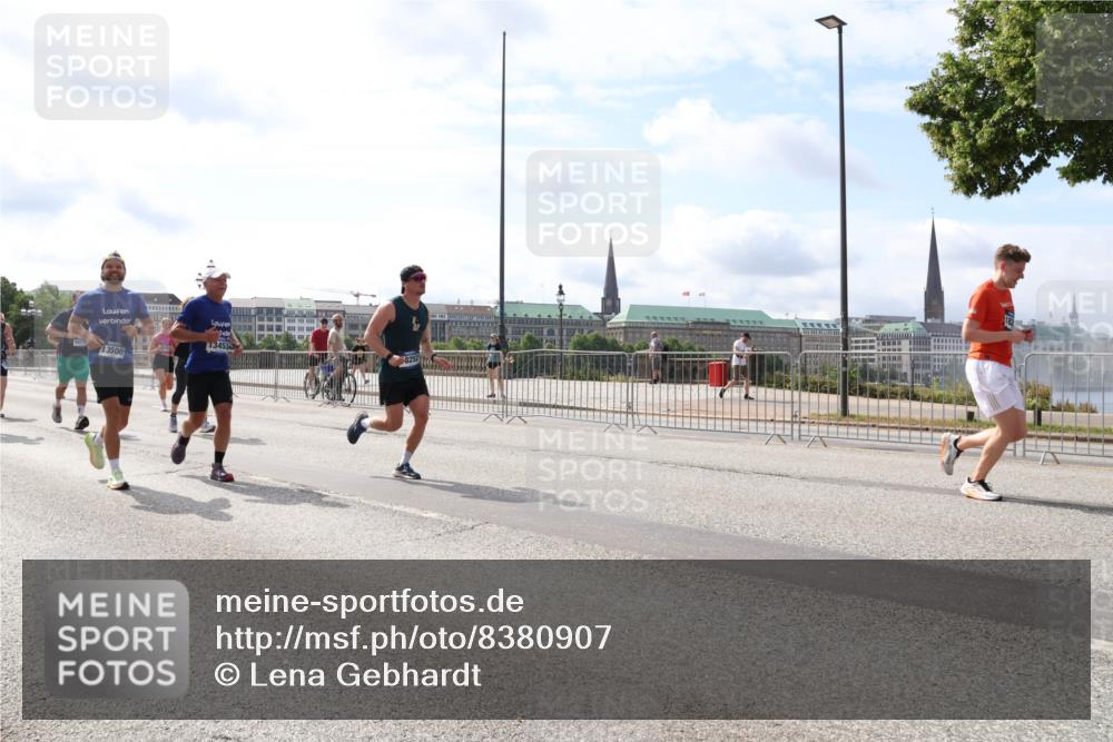 29.06.2025 - hella hamburg halbmarathon Lena Gebhardt http://msf.ph/oto/8380907 29.06.2025 10:15:32 Lombardsbrücke 13500, 13453, 1296, 1440, 1524, 1745, 2110, 2281, 2720, 2989, 3417, 3513, 3650, 4007, 4466, 4492, 4494, 4495, 5069, 5271, 5739, 5986, 6317, 6376, 6576, 7452, 7809, 7810, 7881, 7941, 7942, 8237, 8256, 8609, 9192, 9307, 9423, 9657, 9847, 9975, 9997, 10108, 10608, 10775, 10858, 11598, 12457, 12469, 12521, 13179, 13197, 13453, 13500, 13818, 13951, 14413, 14423, 14550, 14552, 15150, 15307, 15740 meine-sportfotos.de