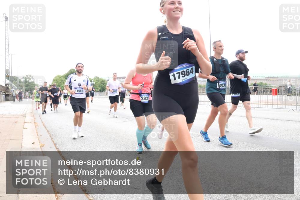 29.06.2025 - hella hamburg halbmarathon Lena Gebhardt http://msf.ph/oto/8380931 29.06.2025 10:49:30 Lombardsbrücke 11681, 3383, 2927, 17964, 0333, 11, 1040, 1041, 1525, 1625, 1805, 1888, 2067, 2395, 2466, 2527, 2541, 2668, 2713, 2862, 2927, 2997, 3070, 3086, 3183, 3232, 3253, 3383, 3943, 4403, 4525, 4527, 4589, 4769, 4809, 5076, 5106, 5118, 5463, 5552, 5694, 6191, 6694, 6979, 6989, 7301, 7305, 7339, 7366, 7650, 7679, 7931, 7936, 8549, 9162, 9245, 9261, 9341, 9359, 10033, 10038, 10130, 10333, 10403, 10479, 10704, 10782, 10785, 11031, 11192, 11558, 11631, 12388, 13764 meine-sportfotos.de