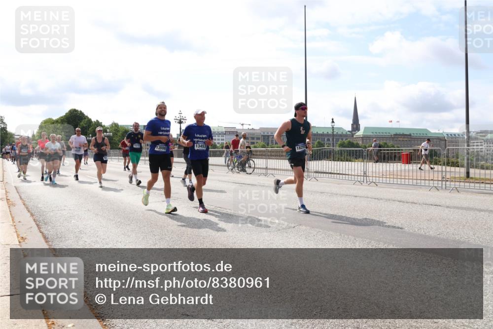 29.06.2025 - hella hamburg halbmarathon Lena Gebhardt http://msf.ph/oto/8380961 29.06.2025 10:15:32 Lombardsbrücke 13500, 13453, 18252, 1296, 1440, 1524, 1745, 2110, 2281, 2720, 2989, 3417, 3513, 3650, 4007, 4466, 4492, 4494, 4495, 5069, 5271, 5739, 5986, 6317, 6376, 6576, 7452, 7809, 7810, 7881, 7941, 7942, 8237, 8256, 8609, 9192, 9307, 9423, 9657, 9847, 9975, 9997, 10108, 10608, 10775, 10858, 11598, 12457, 12469, 12521, 13179, 13197, 13453, 13500, 13818, 13951, 14413, 14423, 14550, 14552, 15150, 15307, 15740 meine-sportfotos.de