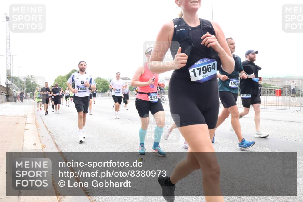 29.06.2025 - hella hamburg halbmarathon Lena Gebhardt http://msf.ph/oto/8380973 29.06.2025 10:49:30 Lombardsbrücke 11681, 3383, 292, 17964, 10333, 3405, 1040, 1041, 1525, 1625, 1805, 1888, 2067, 2395, 2466, 2527, 2541, 2668, 2713, 2862, 2927, 2997, 3070, 3086, 3183, 3232, 3253, 3383, 3943, 4403, 4525, 4527, 4589, 4769, 4809, 5076, 5106, 5118, 5463, 5552, 5694, 6191, 6694, 6979, 6989, 7301, 7305, 7339, 7366, 7650, 7679, 7931, 7936, 8549, 9162, 9245, 9261, 9341, 9359, 10033, 10038, 10130, 10333, 10403, 10479, 10704, 10782, 10785, 11031, 11192, 11558, 11631, 12388, 13764 meine-sportfotos.de