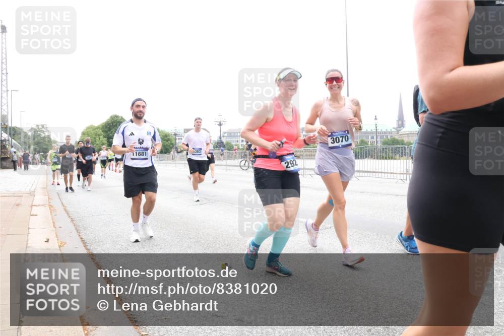 29.06.2025 - hella hamburg halbmarathon Lena Gebhardt http://msf.ph/oto/8381020 29.06.2025 10:49:30 Lombardsbrücke 1681, 383, 292, 3070, 1040, 1041, 1525, 1625, 1805, 1888, 2067, 2395, 2466, 2527, 2541, 2668, 2713, 2862, 2927, 2997, 3070, 3086, 3183, 3232, 3253, 3383, 3943, 4403, 4525, 4527, 4589, 4769, 4809, 5076, 5106, 5118, 5463, 5552, 5694, 6191, 6694, 6979, 6989, 7301, 7305, 7339, 7366, 7650, 7679, 7931, 7936, 8549, 9162, 9245, 9261, 9341, 9359, 10033, 10038, 10130, 10333, 10403, 10479, 10704, 10782, 10785, 11031, 11192, 11558, 11631, 12388, 13764 meine-sportfotos.de