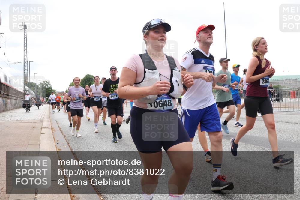 29.06.2025 - hella hamburg halbmarathon Lena Gebhardt http://msf.ph/oto/8381022 29.06.2025 10:40:16 Lombardsbrücke 5750, 4471, 1691, 10648, 201, 0577, 2866, 1018, 1037, 1058, 1076, 1291, 1586, 1691, 1899, 2019, 2109, 2254, 2313, 2515, 2572, 2762, 2763, 2866, 2888, 3237, 3293, 3295, 3515, 3607, 3808, 3810, 3882, 3883, 3884, 4173, 4271, 4471, 4756, 4906, 5059, 5113, 5229, 5263, 5351, 5352, 5654, 5702, 5877, 5901, 5975, 6076, 6097, 6229, 6278, 6280, 6363, 6463, 6548, 6673, 6698, 6750, 6866, 6876, 6890, 6920, 7045, 7108, 7174, 7455, 7456, 7675, 7850, 8107, 8307, 8391, 8612 meine-sportfotos.de