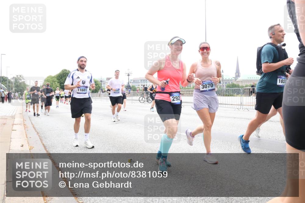 29.06.2025 - hella hamburg halbmarathon Lena Gebhardt http://msf.ph/oto/8381059 29.06.2025 10:49:30 Lombardsbrücke 11681, 3383, 292, 3070, 1033, 1040, 1041, 1525, 1625, 1805, 1888, 2067, 2395, 2466, 2527, 2541, 2668, 2713, 2862, 2927, 2997, 3070, 3086, 3183, 3232, 3253, 3383, 3943, 4403, 4525, 4527, 4589, 4769, 4809, 5076, 5106, 5118, 5463, 5552, 5694, 6191, 6694, 6979, 6989, 7301, 7305, 7339, 7366, 7650, 7679, 7931, 7936, 8549, 9162, 9245, 9261, 9341, 9359, 10033, 10038, 10130, 10333, 10403, 10479, 10704, 10782, 10785, 11031, 11192, 11558, 11631, 12388, 13764 meine-sportfotos.de