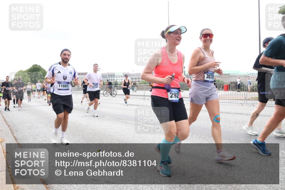 29.06.2025 - hella hamburg halbmarathon Lena Gebhardt http://msf.ph/oto/8381104 29.06.2025 10:49:30 Lombardsbrücke 11681, 3383, 292, 3070, 1040, 1041, 1525, 1625, 1805, 1888, 2067, 2395, 2466, 2527, 2541, 2668, 2713, 2862, 2927, 2997, 3070, 3086, 3183, 3232, 3253, 3383, 3943, 4403, 4525, 4527, 4589, 4769, 4809, 5076, 5106, 5118, 5463, 5552, 5694, 6191, 6694, 6979, 6989, 7301, 7305, 7339, 7366, 7650, 7679, 7931, 7936, 8549, 9162, 9245, 9261, 9341, 9359, 10033, 10038, 10130, 10333, 10403, 10479, 10704, 10782, 10785, 11031, 11192, 11558, 11631, 12388, 13764 meine-sportfotos.de