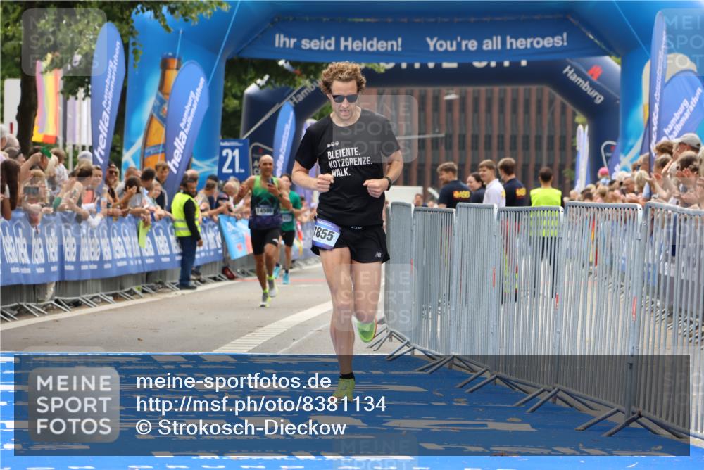 29.06.2025 - hella hamburg halbmarathon Strokosch-Dieckow http://msf.ph/oto/8381134 29.06.2025 10:24:26 Ziel 7855, 18695 meine-sportfotos.de