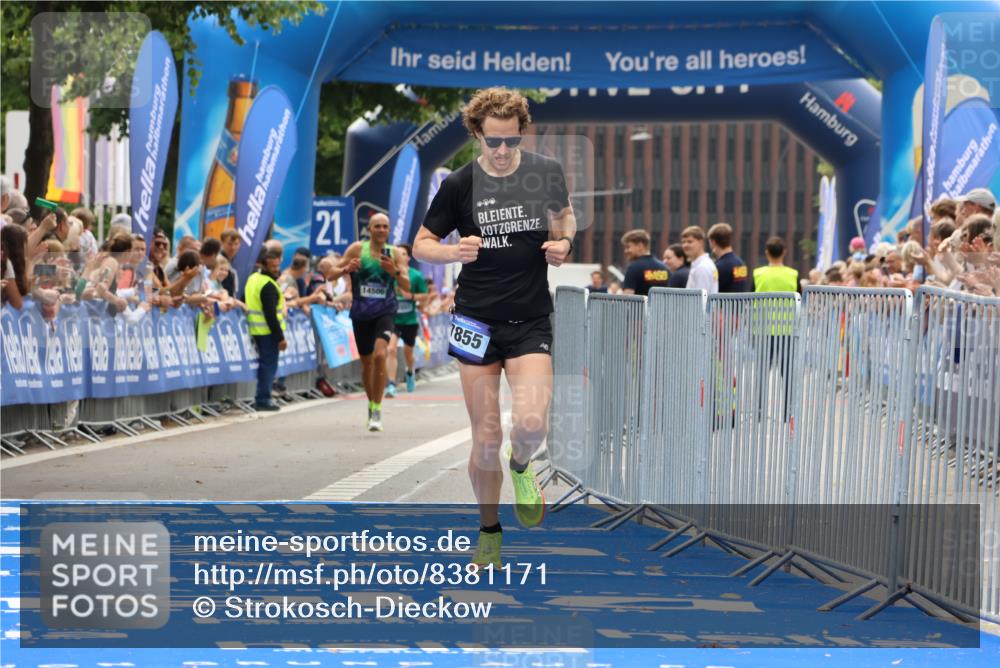 29.06.2025 - hella hamburg halbmarathon Strokosch-Dieckow http://msf.ph/oto/8381171 29.06.2025 10:24:26 Ziel 7855, 18695 meine-sportfotos.de