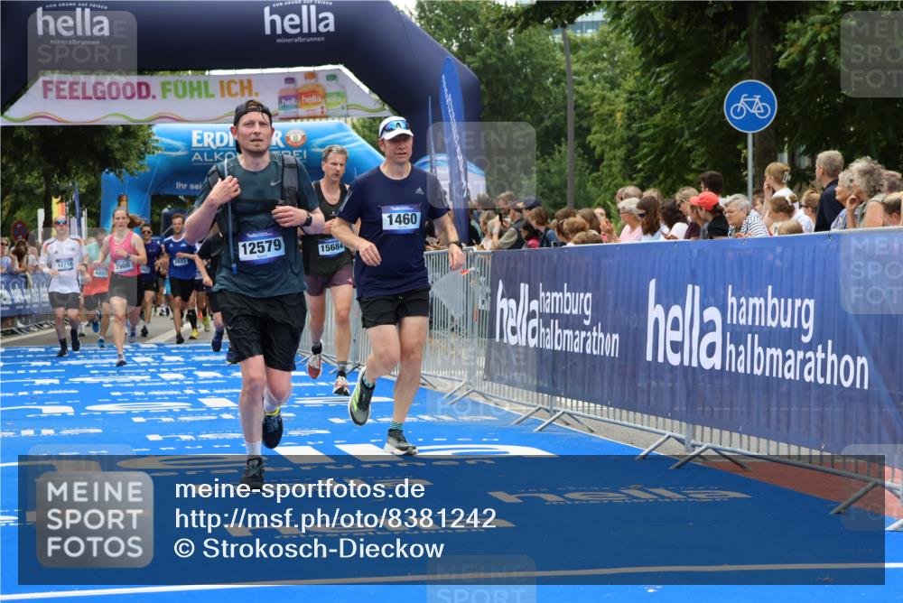 29.06.2025 - hella hamburg halbmarathon Strokosch-Dieckow http://msf.ph/oto/8381242 29.06.2025 10:47:04 Ziel 1460, 1689, 2623, 4093, 4377, 5472, 6373, 6700, 7908, 9794, 10122, 12579, 13007, 13728, 14415, 14449, 14594, 14783, 15684, 15825, 16081, 17718, 17979 meine-sportfotos.de