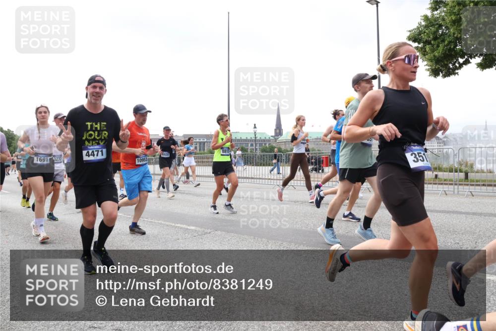 29.06.2025 - hella hamburg halbmarathon Lena Gebhardt http://msf.ph/oto/8381249 29.06.2025 10:40:17 Lombardsbrücke 1691, 3237, 4471, 10953, 351, 1018, 1037, 1058, 1076, 1291, 1586, 1691, 1899, 2019, 2109, 2254, 2313, 2515, 2572, 2762, 2763, 2866, 2888, 3237, 3293, 3295, 3515, 3607, 3808, 3810, 3882, 3883, 3884, 4173, 4271, 4471, 4756, 4906, 5059, 5113, 5229, 5263, 5351, 5352, 5654, 5702, 5877, 5901, 5975, 6076, 6097, 6229, 6278, 6280, 6363, 6463, 6548, 6673, 6698, 6750, 6866, 6876, 6890, 6920, 7045, 7108, 7174, 7455, 7456, 7675, 7850, 8107, 8307, 8378, 8391, 8612 meine-sportfotos.de