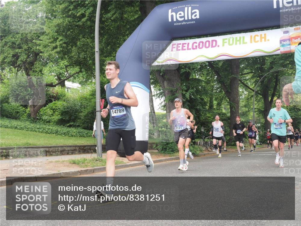 29.06.2025 - hella hamburg halbmarathon KatJ http://msf.ph/oto/8381251 29.06.2025 10:25:14 Zwischen KM18-KM19 2121, 5042, 6993 meine-sportfotos.de