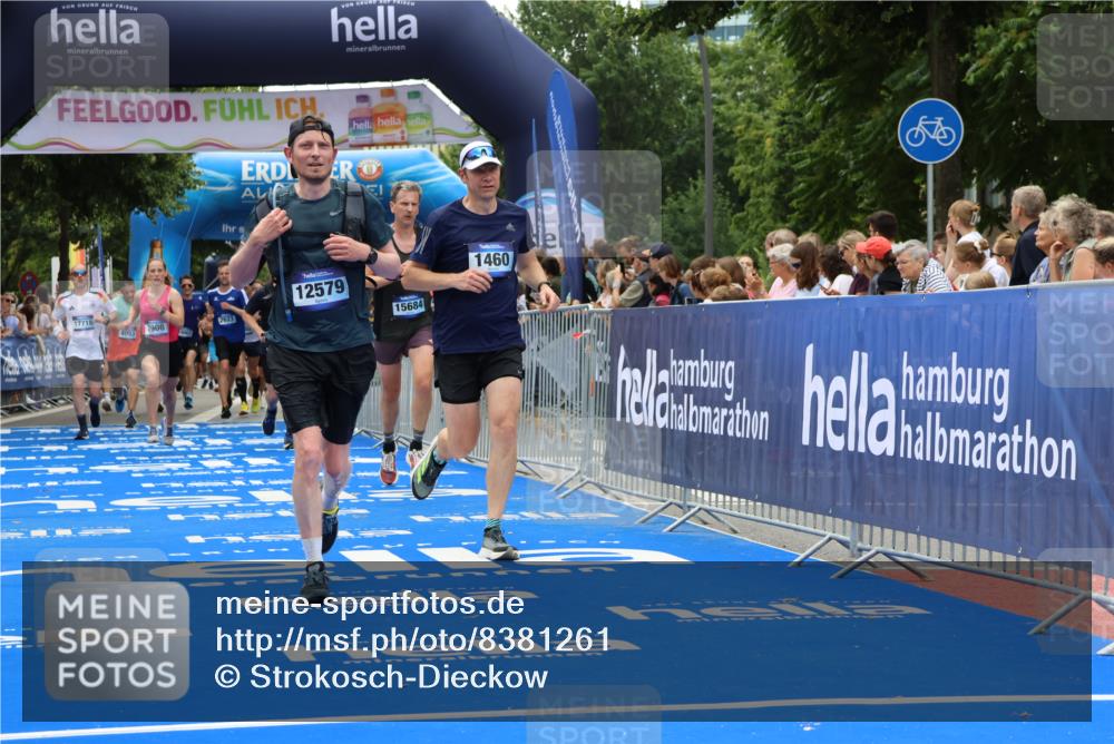 29.06.2025 - hella hamburg halbmarathon Strokosch-Dieckow http://msf.ph/oto/8381261 29.06.2025 10:47:04 Ziel 1460, 1689, 2623, 4093, 4377, 5472, 6373, 6700, 7908, 9794, 10122, 12579, 13007, 13728, 14415, 14449, 14594, 14783, 15684, 15825, 16081, 17718, 17979 meine-sportfotos.de