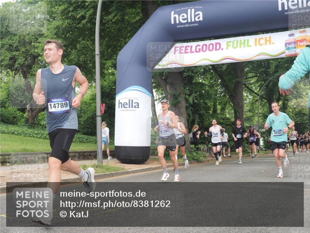 29.06.2025 - hella hamburg halbmarathon KatJ http://msf.ph/oto/8381262 29.06.2025 10:25:14 Zwischen KM18-KM19 2121, 5042, 6993 meine-sportfotos.de