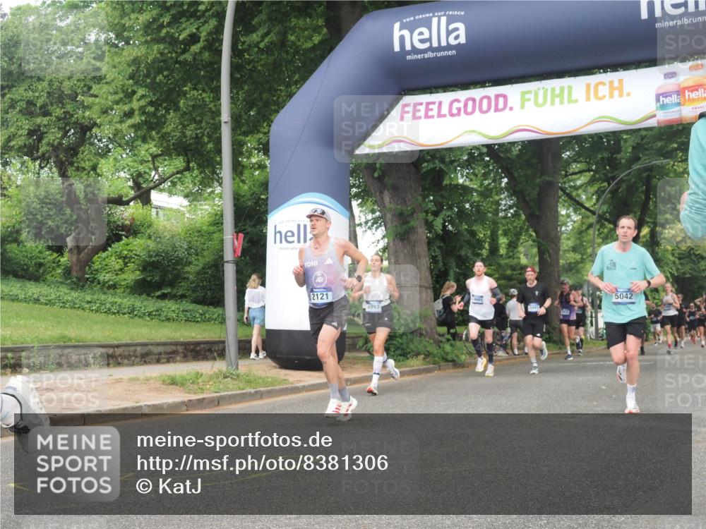 29.06.2025 - hella hamburg halbmarathon KatJ http://msf.ph/oto/8381306 29.06.2025 10:25:14 Zwischen KM18-KM19 2121, 5042, 6993 meine-sportfotos.de