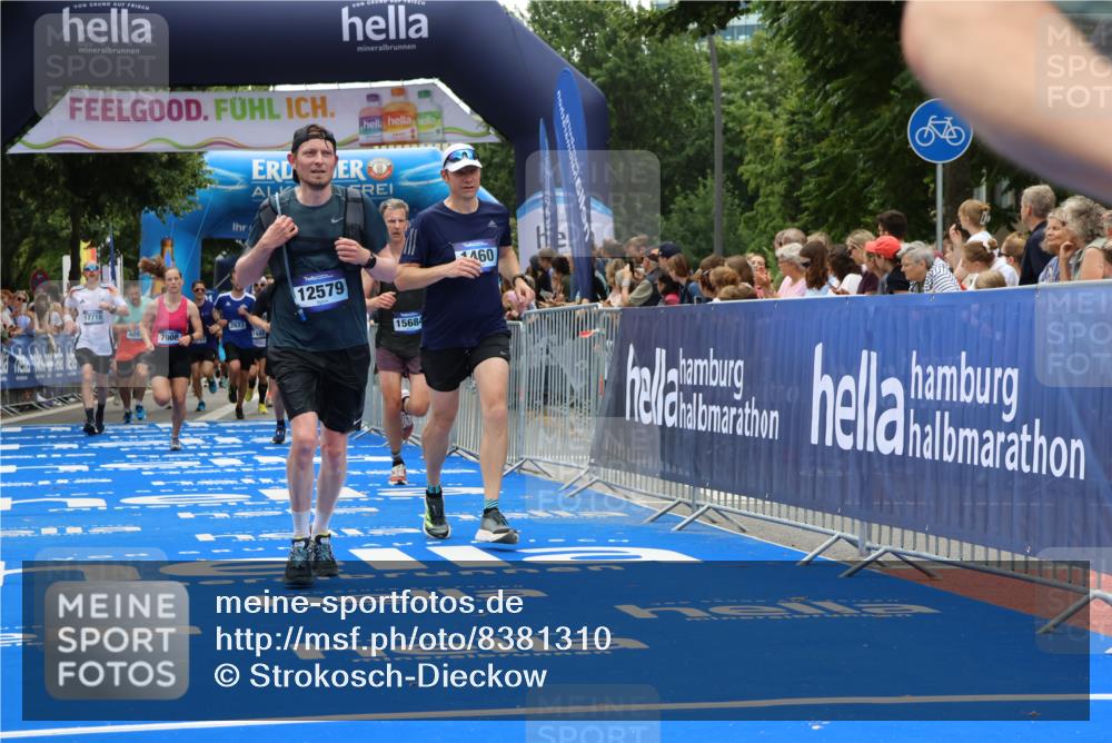 29.06.2025 - hella hamburg halbmarathon Strokosch-Dieckow http://msf.ph/oto/8381310 29.06.2025 10:47:04 Ziel 1460, 1689, 2623, 4093, 4377, 5472, 6373, 6700, 7908, 9794, 10122, 12579, 13007, 13728, 14415, 14449, 14594, 14783, 15684, 15825, 16081, 17718, 17979 meine-sportfotos.de