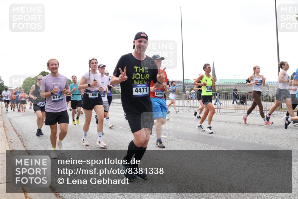 29.06.2025 - hella hamburg halbmarathon Lena Gebhardt http://msf.ph/oto/8381338 29.06.2025 10:40:17 Lombardsbrücke 8815, 10953, 2254, 6750, 1691, 3237, 4471, 1018, 1037, 1058, 1076, 1291, 1586, 1691, 1899, 2019, 2109, 2254, 2313, 2515, 2572, 2762, 2763, 2866, 2888, 3237, 3293, 3295, 3515, 3607, 3808, 3810, 3882, 3883, 3884, 4173, 4271, 4471, 4756, 4906, 5059, 5113, 5229, 5263, 5351, 5352, 5654, 5702, 5877, 5901, 5975, 6076, 6097, 6229, 6278, 6280, 6363, 6463, 6548, 6673, 6698, 6750, 6866, 6876, 6890, 6920, 7045, 7108, 7174, 7455, 7456, 7675, 7850, 8107, 8307, 8378, 8391, 8612 meine-sportfotos.de
