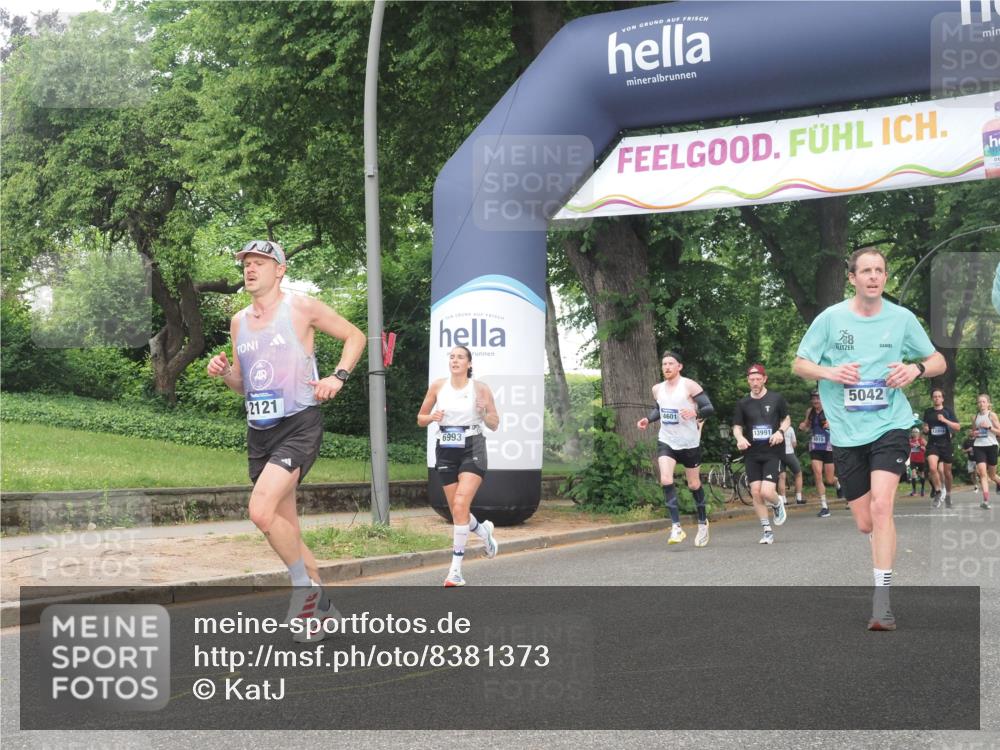 29.06.2025 - hella hamburg halbmarathon KatJ http://msf.ph/oto/8381373 29.06.2025 10:25:15 Zwischen KM18-KM19 2121, 5042, 6993 meine-sportfotos.de