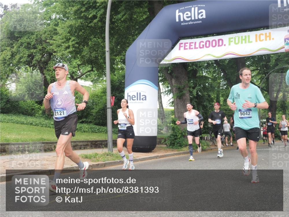 29.06.2025 - hella hamburg halbmarathon KatJ http://msf.ph/oto/8381393 29.06.2025 10:25:15 Zwischen KM18-KM19 2121, 5042, 6993 meine-sportfotos.de