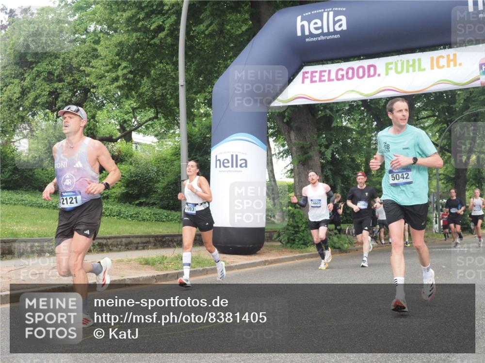 29.06.2025 - hella hamburg halbmarathon KatJ http://msf.ph/oto/8381405 29.06.2025 10:25:15 Zwischen KM18-KM19 2121, 5042, 6993 meine-sportfotos.de