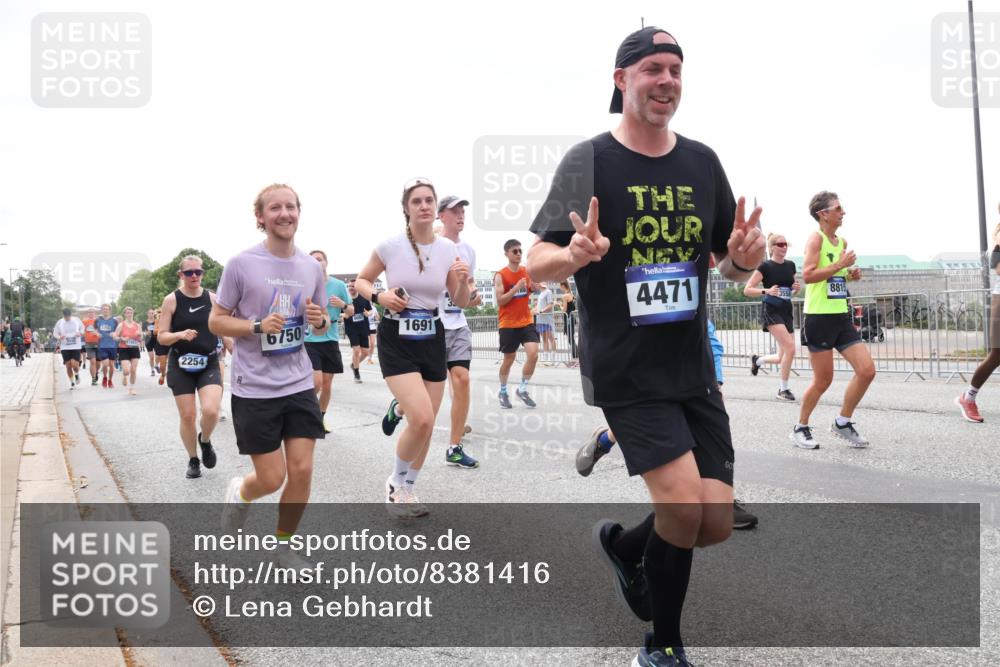 29.06.2025 - hella hamburg halbmarathon Lena Gebhardt http://msf.ph/oto/8381416 29.06.2025 10:40:17 Lombardsbrücke 2254, 67509, 1691, 4471, 8815, 1018, 1037, 1058, 1076, 1291, 1586, 1691, 1899, 2019, 2109, 2254, 2313, 2515, 2572, 2762, 2763, 2866, 2888, 3237, 3293, 3295, 3515, 3607, 3808, 3810, 3882, 3883, 3884, 4173, 4271, 4471, 4756, 4906, 5059, 5113, 5229, 5263, 5351, 5352, 5654, 5702, 5877, 5901, 5975, 6076, 6097, 6229, 6278, 6280, 6363, 6463, 6548, 6673, 6698, 6750, 6866, 6876, 6890, 6920, 7045, 7108, 7174, 7455, 7456, 7675, 7850, 8107, 8307, 8378, 8391, 8612 meine-sportfotos.de