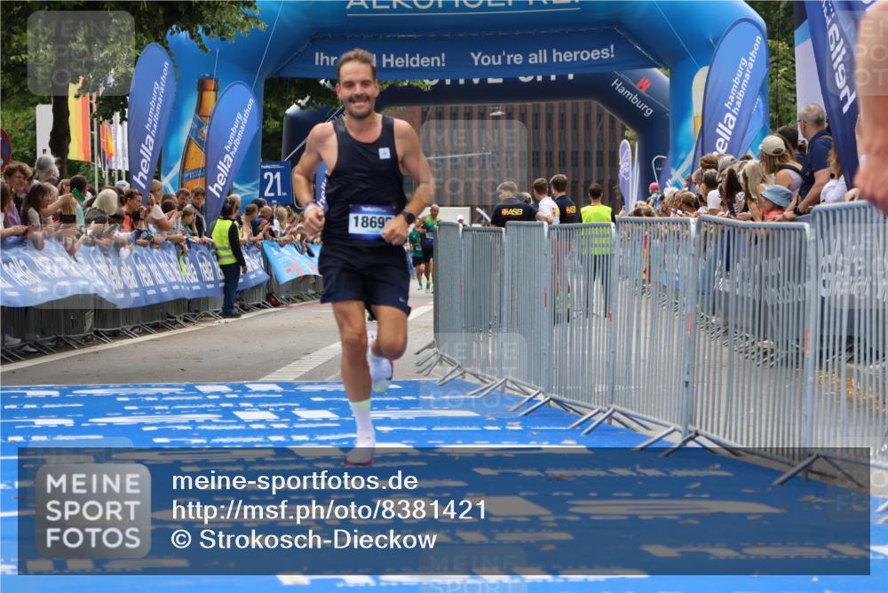 29.06.2025 - hella hamburg halbmarathon Strokosch-Dieckow http://msf.ph/oto/8381421 29.06.2025 10:24:18 Ziel 5612, 6816, 7331, 18695 meine-sportfotos.de