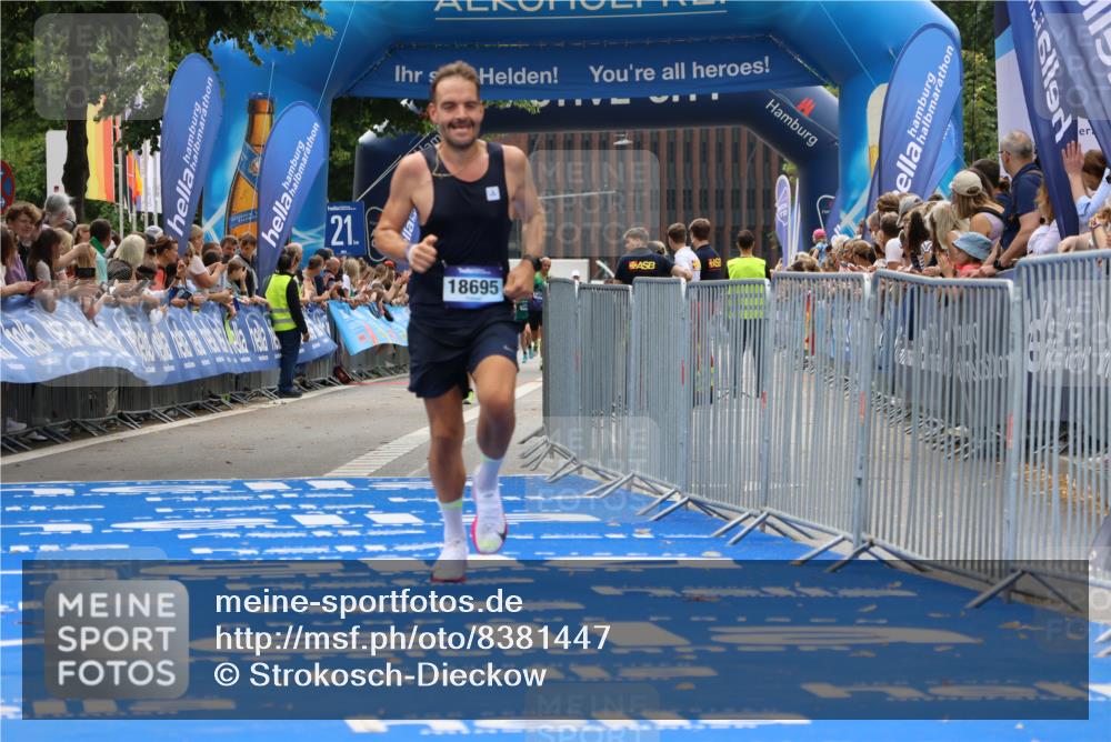 29.06.2025 - hella hamburg halbmarathon Strokosch-Dieckow http://msf.ph/oto/8381447 29.06.2025 10:24:18 Ziel 5612, 6816, 7331, 18695 meine-sportfotos.de