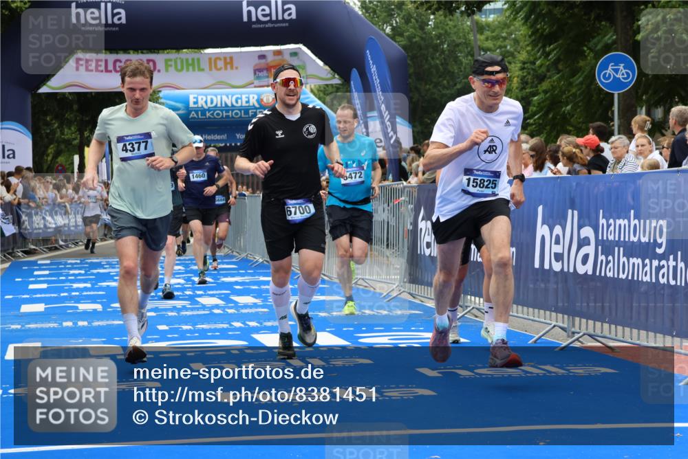 29.06.2025 - hella hamburg halbmarathon Strokosch-Dieckow http://msf.ph/oto/8381451 29.06.2025 10:47:02 Ziel 1139, 1460, 1689, 4093, 4377, 5472, 6700, 7908, 9794, 10122, 12579, 13007, 13728, 14415, 14449, 14594, 14783, 15684, 15825, 16081, 17979 meine-sportfotos.de