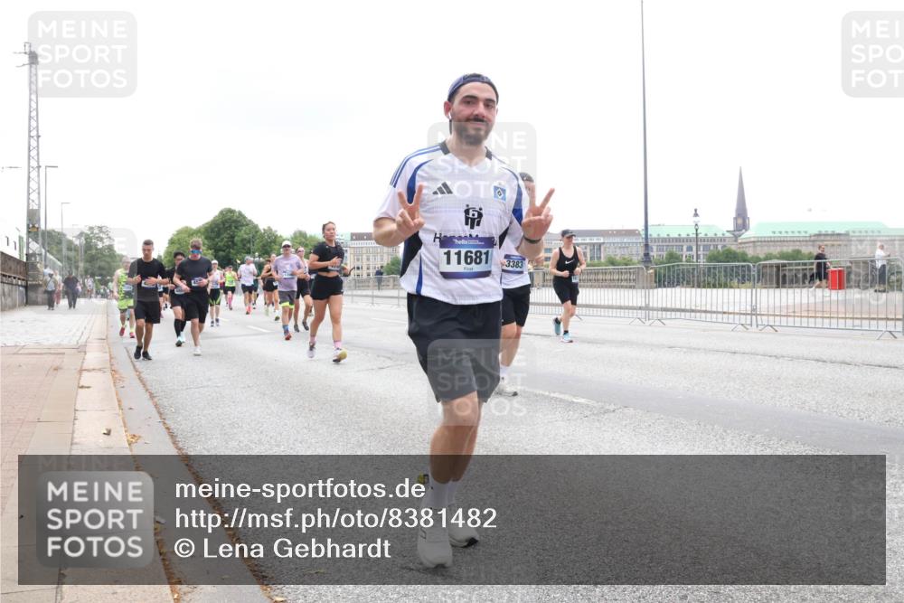 29.06.2025 - hella hamburg halbmarathon Lena Gebhardt http://msf.ph/oto/8381482 29.06.2025 10:49:31 Lombardsbrücke 11681, 3383, 1040, 1041, 1525, 1625, 1805, 1888, 2067, 2395, 2466, 2527, 2541, 2668, 2713, 2862, 2927, 2997, 3070, 3086, 3183, 3232, 3383, 3943, 4403, 4525, 4527, 4589, 4769, 4809, 5076, 5106, 5118, 5463, 5552, 5694, 6191, 6694, 6979, 6989, 7301, 7305, 7339, 7366, 7650, 7679, 7931, 7936, 8065, 8549, 9162, 9245, 9261, 9341, 9359, 10033, 10038, 10130, 10333, 10403, 10479, 10704, 10782, 10785, 11031, 11192, 11558, 11631, 12388, 13764, 14692 meine-sportfotos.de