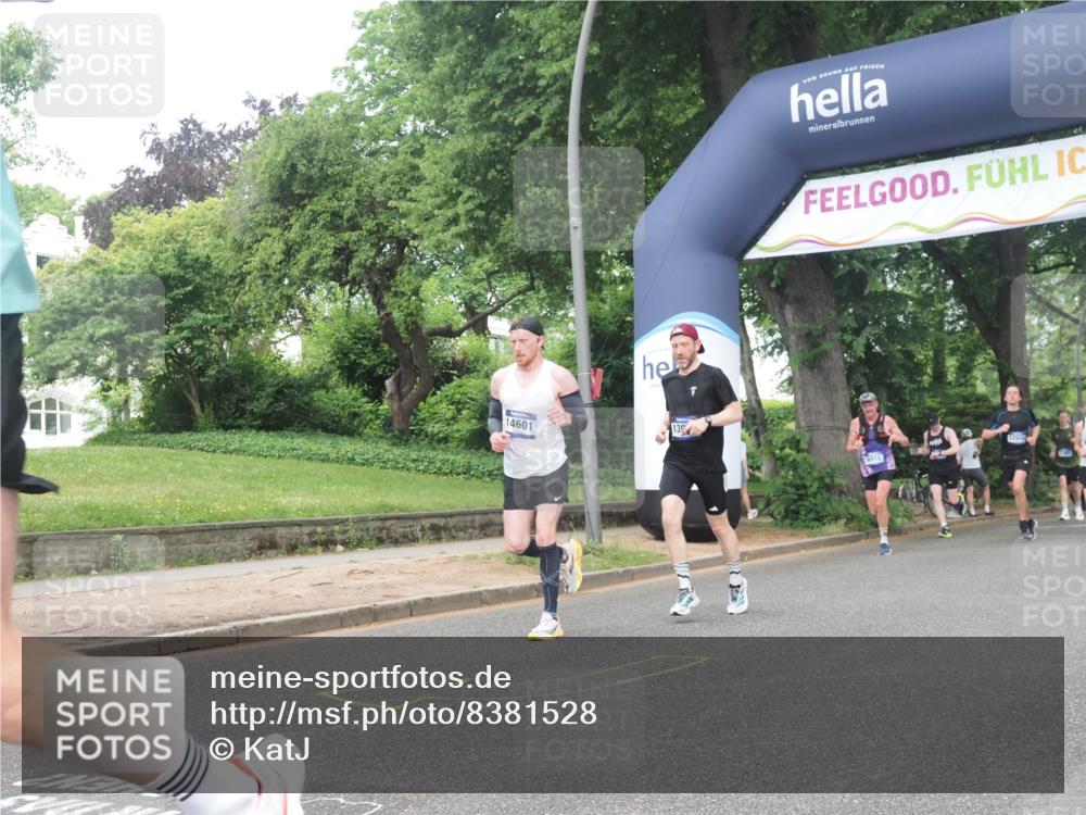 29.06.2025 - hella hamburg halbmarathon KatJ http://msf.ph/oto/8381528 29.06.2025 10:25:17 Zwischen KM18-KM19 2121, 5042, 6993 meine-sportfotos.de