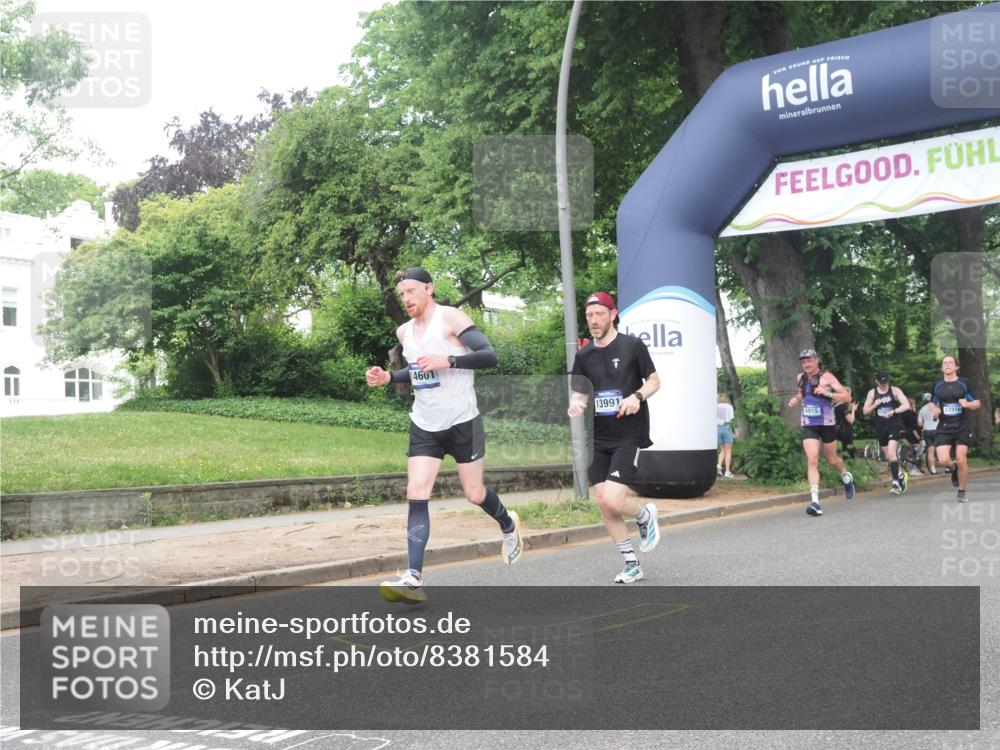 29.06.2025 - hella hamburg halbmarathon KatJ http://msf.ph/oto/8381584 29.06.2025 10:25:17 Zwischen KM18-KM19 2121, 5042, 6993 meine-sportfotos.de