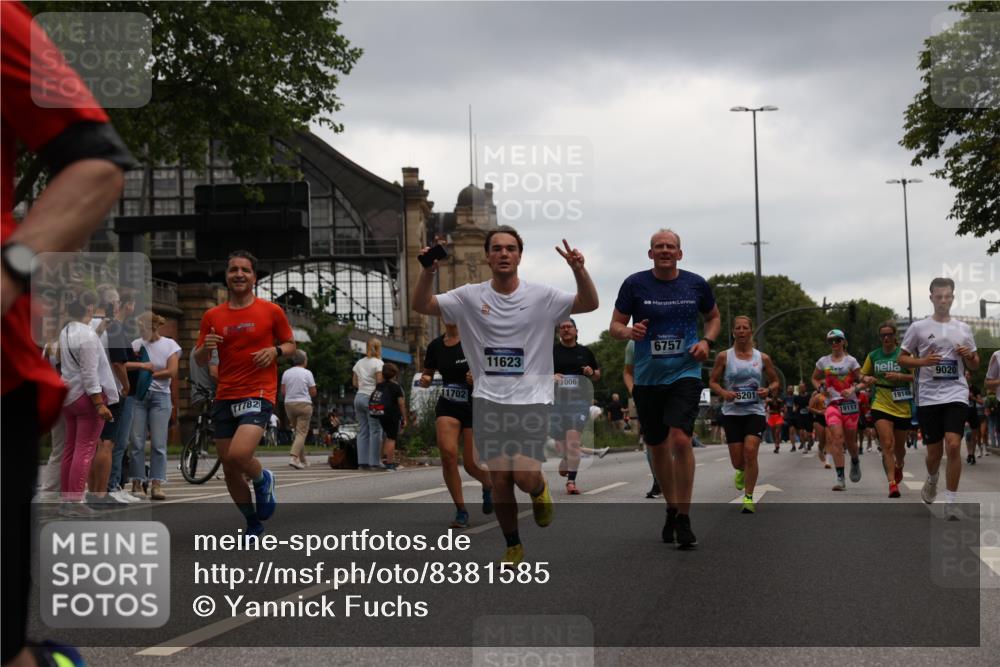 29.06.2025 - hella hamburg halbmarathon Yannick Fuchs http://msf.ph/oto/8381585 29.06.2025 10:54:53 20KM 1188, 1364, 1414, 1453, 1653, 2322, 2323, 2661, 3698, 5602, 5603, 5775, 6033, 6201, 6487, 6708, 6754, 6757, 6921, 7006, 7065, 7306, 7636, 7759, 7761, 8662, 9020, 9021, 9984, 10534, 11623, 11702, 11782, 13459, 13516, 15269, 16621, 17145, 17226, 17951, 17952, 18133, 18757, 19117, 19146, 19242 meine-sportfotos.de
