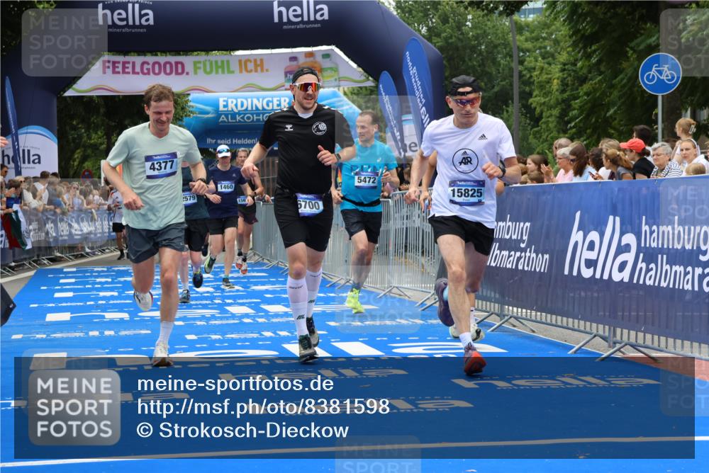 29.06.2025 - hella hamburg halbmarathon Strokosch-Dieckow http://msf.ph/oto/8381598 29.06.2025 10:47:02 Ziel 1139, 1460, 1689, 4093, 4377, 5472, 6700, 7908, 9794, 10122, 12579, 13007, 13728, 14415, 14449, 14594, 14783, 15684, 15825, 16081, 17979 meine-sportfotos.de