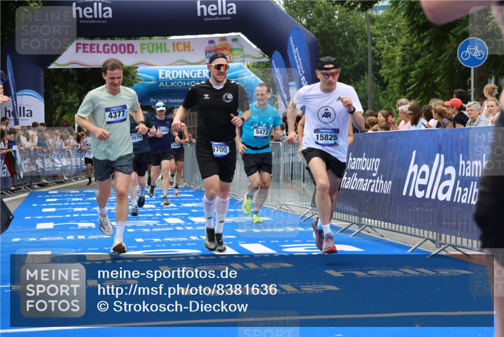 29.06.2025 - hella hamburg halbmarathon Strokosch-Dieckow http://msf.ph/oto/8381636 29.06.2025 10:47:01 Ziel 1139, 1460, 1689, 4093, 4377, 5472, 6700, 7908, 9794, 10122, 12579, 13728, 14385, 14415, 14449, 14594, 14783, 15684, 15825, 16081, 17979 meine-sportfotos.de