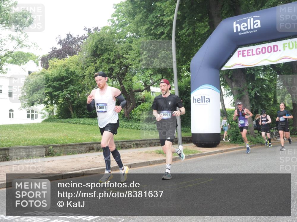 29.06.2025 - hella hamburg halbmarathon KatJ http://msf.ph/oto/8381637 29.06.2025 10:25:17 Zwischen KM18-KM19 2121, 5042, 6993 meine-sportfotos.de