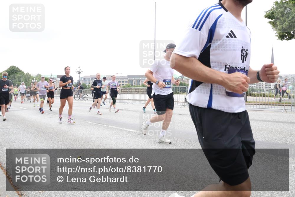 29.06.2025 - hella hamburg halbmarathon Lena Gebhardt http://msf.ph/oto/8381770 29.06.2025 10:49:32 Lombardsbrücke 4769, 1525, 4527, 1266, 6191, 3383, 40, 1040, 1041, 1525, 1625, 1805, 1888, 2067, 2395, 2466, 2527, 2541, 2668, 2713, 2862, 2927, 2997, 3070, 3086, 3183, 3232, 3383, 3943, 4403, 4525, 4527, 4589, 4769, 4809, 5076, 5106, 5118, 5463, 5552, 5694, 6191, 6694, 6979, 6989, 7301, 7305, 7339, 7366, 7650, 7679, 7931, 7936, 8065, 8549, 9162, 9245, 9261, 9341, 9359, 10033, 10038, 10130, 10333, 10403, 10479, 10704, 10782, 10785, 11031, 11192, 11558, 11631, 12124, 12388, 13764, 14692 meine-sportfotos.de