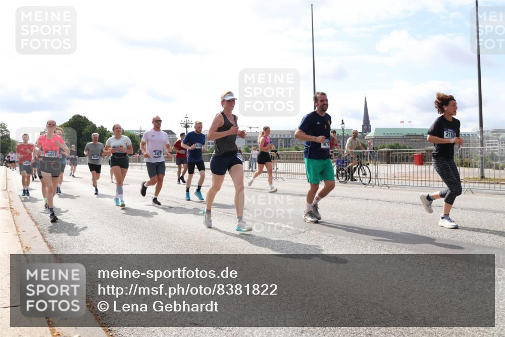 29.06.2025 - hella hamburg halbmarathon Lena Gebhardt http://msf.ph/oto/8381822 29.06.2025 10:15:35 Lombardsbrücke 16041, 3417, 9657, 4413, 1077, 2110, 1296, 1440, 1524, 1745, 2110, 2281, 2720, 2989, 3417, 3513, 3650, 4007, 4466, 4492, 4494, 5069, 5271, 5739, 5986, 6317, 6376, 6576, 7452, 7809, 7810, 7941, 7942, 8237, 8256, 9192, 9307, 9423, 9657, 9847, 9975, 9997, 10108, 10608, 10775, 10858, 12457, 12469, 12521, 13179, 13197, 13453, 13500, 13818, 13951, 14413, 14423, 14550, 14552, 15150, 15307, 15740 meine-sportfotos.de