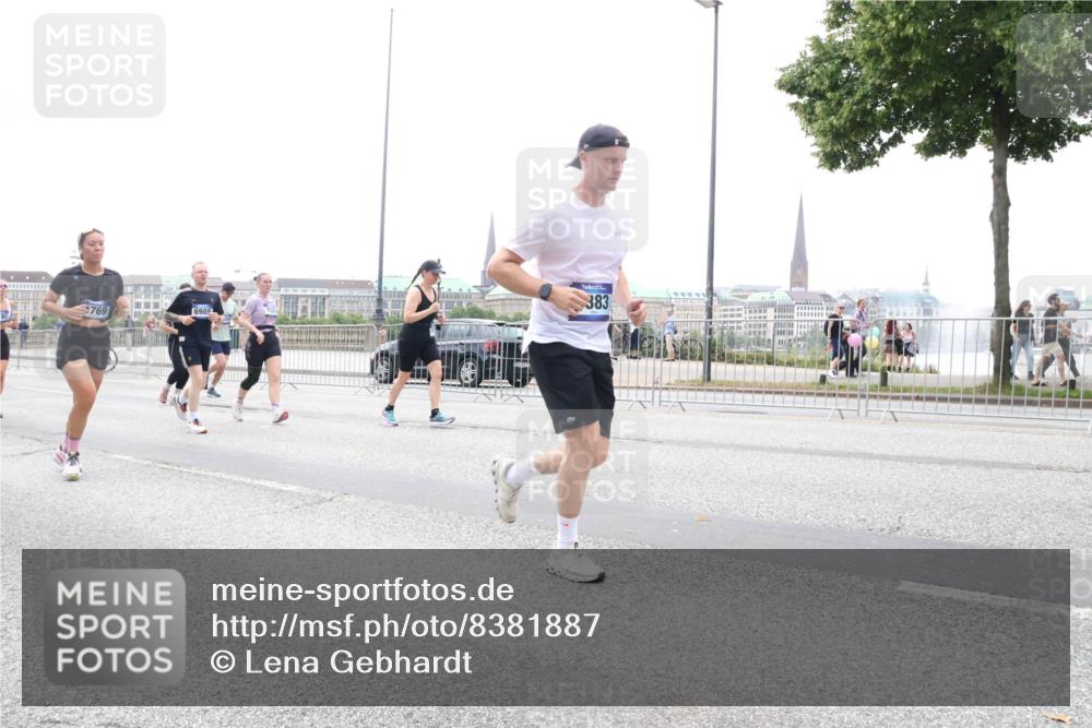 29.06.2025 - hella hamburg halbmarathon Lena Gebhardt http://msf.ph/oto/8381887 29.06.2025 10:49:32 Lombardsbrücke 769, 6989, 383, 1040, 1041, 1525, 1625, 1805, 1888, 2067, 2395, 2466, 2527, 2541, 2668, 2713, 2862, 2927, 2997, 3070, 3086, 3183, 3232, 3383, 3943, 4403, 4525, 4527, 4589, 4769, 4809, 5076, 5106, 5118, 5463, 5552, 5694, 6191, 6694, 6979, 6989, 7301, 7305, 7339, 7366, 7650, 7679, 7931, 7936, 8065, 8549, 9162, 9245, 9261, 9341, 9359, 10033, 10038, 10130, 10333, 10403, 10479, 10704, 10782, 10785, 11031, 11192, 11558, 11631, 12124, 12388, 13764, 14692 meine-sportfotos.de