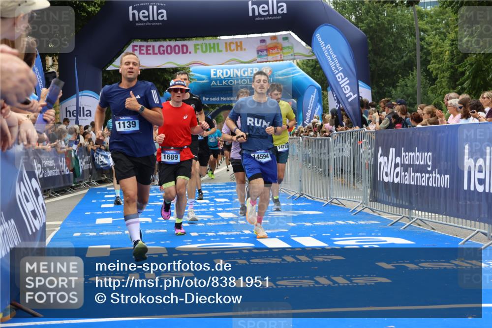 29.06.2025 - hella hamburg halbmarathon Strokosch-Dieckow http://msf.ph/oto/8381951 29.06.2025 10:46:56 Ziel 1139, 1689, 4091, 4377, 5472, 9794, 10122, 13728, 14385, 14415, 14449, 14594, 14783, 15825, 16081, 17172, 17492, 17892, 17979, 19105 meine-sportfotos.de